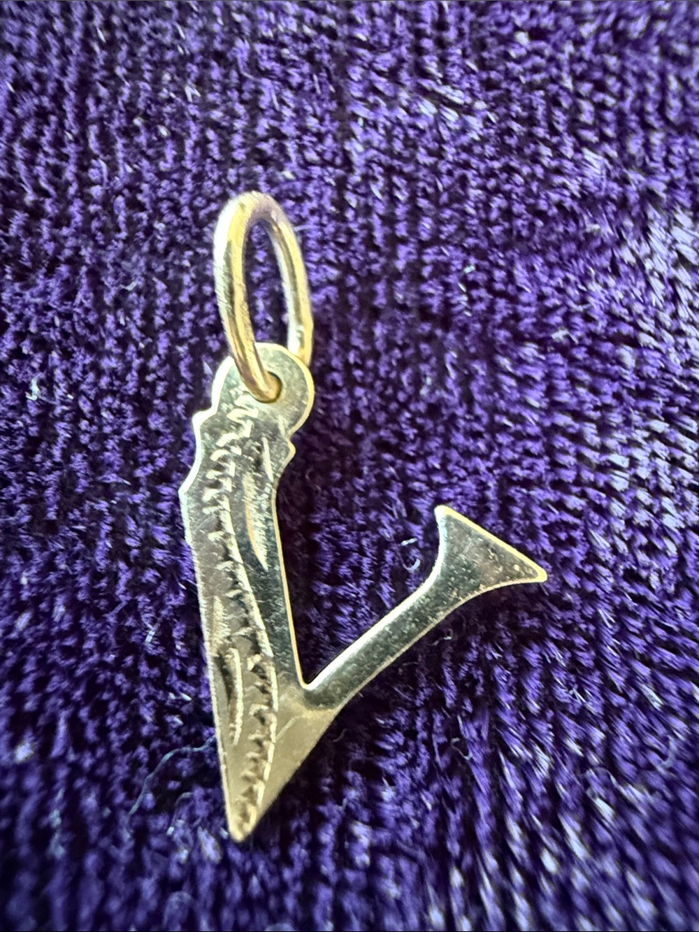 Contemporary 14K gold Victory / letter V pendant